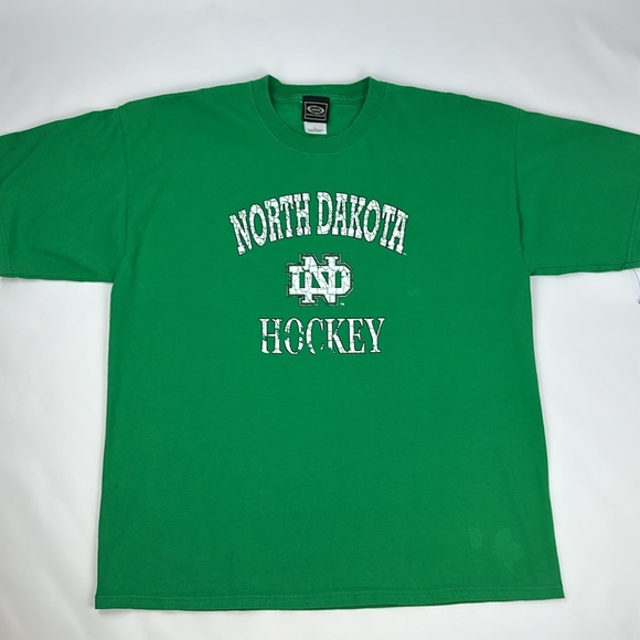 North Dakota Hockey T-Shirt. X Large. Look at the pictures before you buy. - Picture 1 of 10